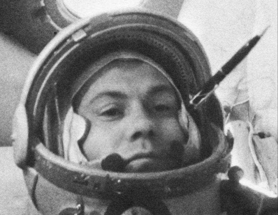Black and white portrait of Pavel Popovich wearing a pressure helmet.